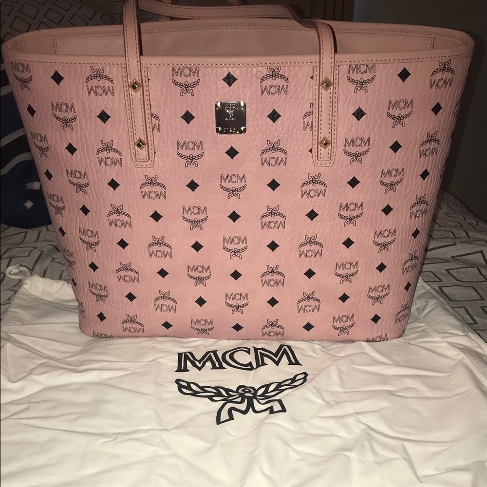 MCM Reversible Tote w/small pouch